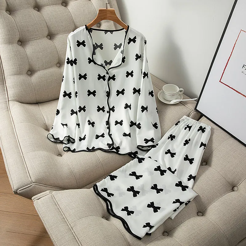 2PCS Pajamas Suit Women Sleepwear Print Bow Spring New Sleep Set Intimate Lingerie Nightwear Long Sleeve Satin Home Clothing
2PCS Pajamas Suit Women Sleepwear Print Bow Spring New Sleep Set Intimate Lingerie Nightwear Long Sleeve Satin Home Clothing