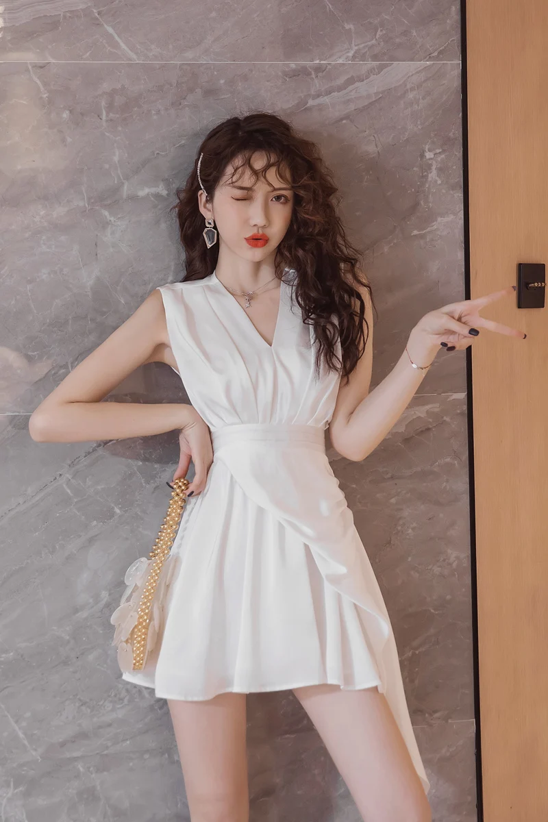 COIGARSAM Women one-piece dress korean New Summer High Waist V-Neck Dresses White 2322
COIGARSAM Women one-piece dress korean New Summer High Waist V-Neck Dresses White 2322