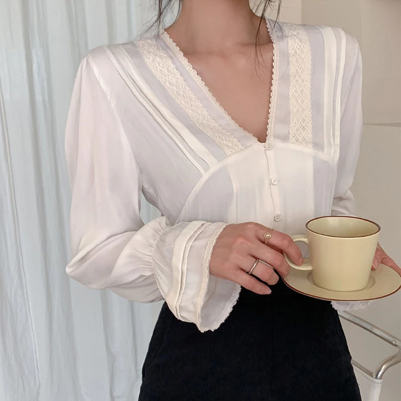 Shirts & Blouses 
Shirts & Blouses