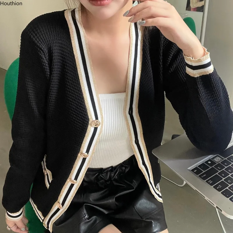 Summer New Women's Sweater V-neck Long Sleeve Tops Solid Color Slim Knitting Cardigan Casual Fashion Clothing
Summer New Women's Sweater V-neck Long Sleeve Tops Solid Color Slim Knitting Cardigan Casual Fashion Clothing