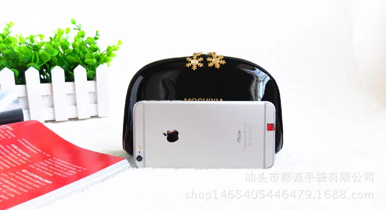 New Black PU half round bag travel storage cosmetic bag
New Black PU half round bag travel storage cosmetic bag