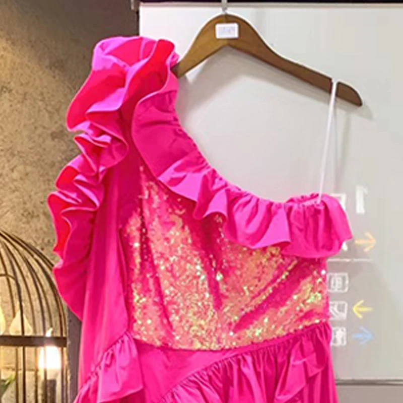 One-shoulder women Mei red dress Long sleeve sequins Frilly Patchwork Floor-length Flowing Elegant party catwalk Stage costumes
One-shoulder women Mei red dress Long sleeve sequins Frilly Patchwork Floor-length Flowing Elegant party catwalk Stage costumes