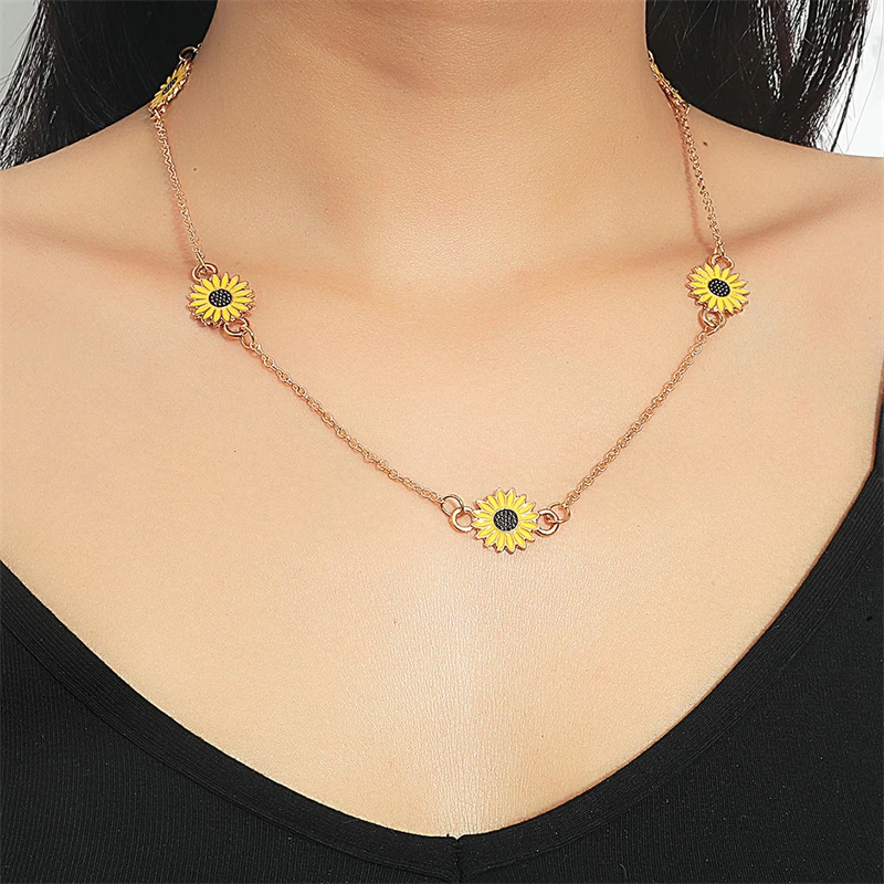 Fashion Simple Wind Creative Sunflower Necklace Personality Retro Style Clavicle Chain Light Luxury Temperament Ladies Jewelry
Fashion Simple Wind Creative Sunflower Necklace Personality Retro Style Clavicle Chain Light Luxury Temperament Ladies Jewelry