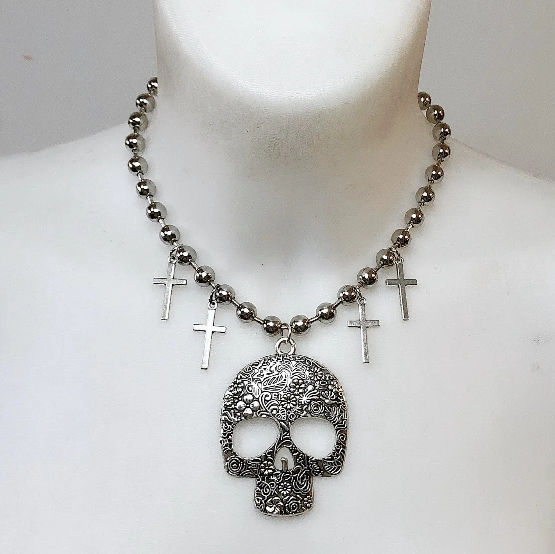 Goth хип-хоп ювелирные изделия металлические панк череп голова крест кулон ожерелья для мужчин женщин косплевечерние ринка клуб ретро искусс...
Goth хип-хоп ювелирные изделия металлические панк череп голова крест кулон ожерелья для мужчин женщин косплевечерние ринка клуб ретро искусс...