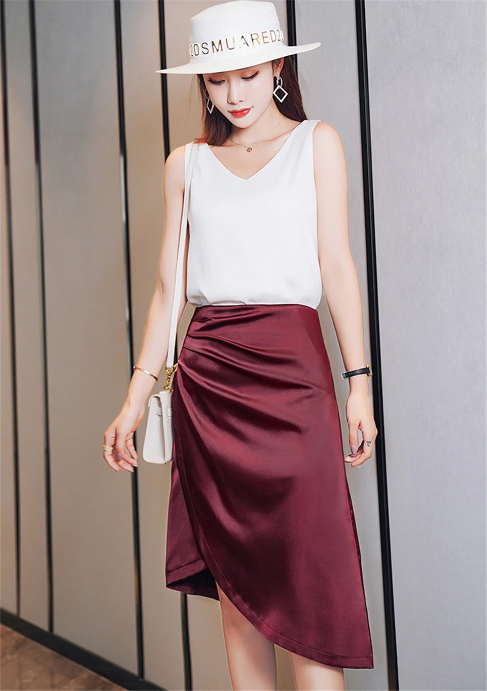 Summer Elegant Luxury Satin Skirt Office Lady Casual High Waist Slim Skirts Women Fashion Asymmetrical Split Skirt
Summer Elegant Luxury Satin Skirt Office Lady Casual High Waist Slim Skirts Women Fashion Asymmetrical Split Skirt
