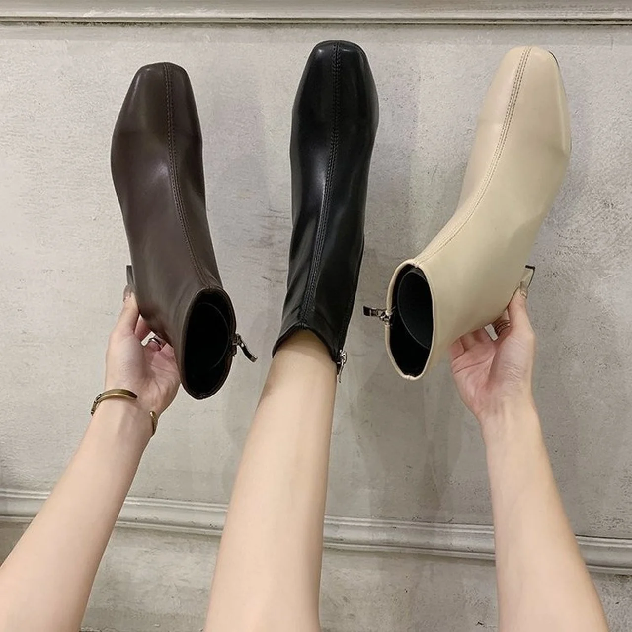Fashion Short Boots Women's Boots Autumn 2021 New Square Toe Thick Heel Middle Heel Boots Casual Side zipper Women's shoes
Fashion Short Boots Women's Boots Autumn 2021 New Square Toe Thick Heel Middle Heel Boots Casual Side zipper Women's shoes