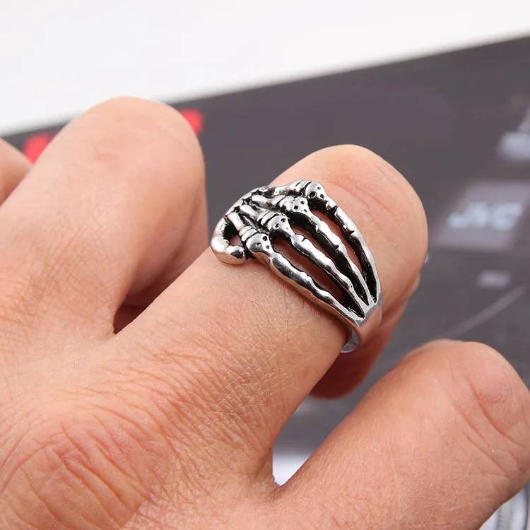 Personality Silver Color Palm Skull Ring for Motorcycle Party Men's Finger Ring Punk Ring Hip Hop Jewelry
Personality Silver Color Palm Skull Ring for Motorcycle Party Men's Finger Ring Punk Ring Hip Hop Jewelry
