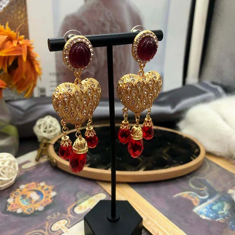 French vintage jewelry magenta heart-shaped glass pendant long earrings forwomen
French vintage jewelry magenta heart-shaped glass pendant long earrings forwomen