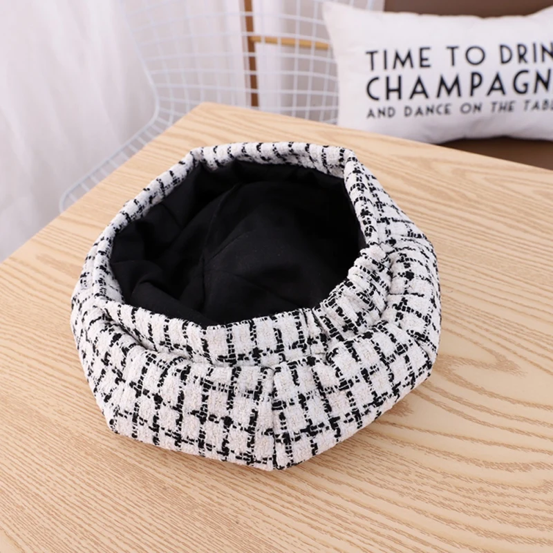 2020 Children Plaid Berets Baby Kids Spring Autumn Winter Hats Girls New Fashion Cap Children's Painter Cap French Caps
2020 Children Plaid Berets Baby Kids Spring Autumn Winter Hats Girls New Fashion Cap Children's Painter Cap French Caps