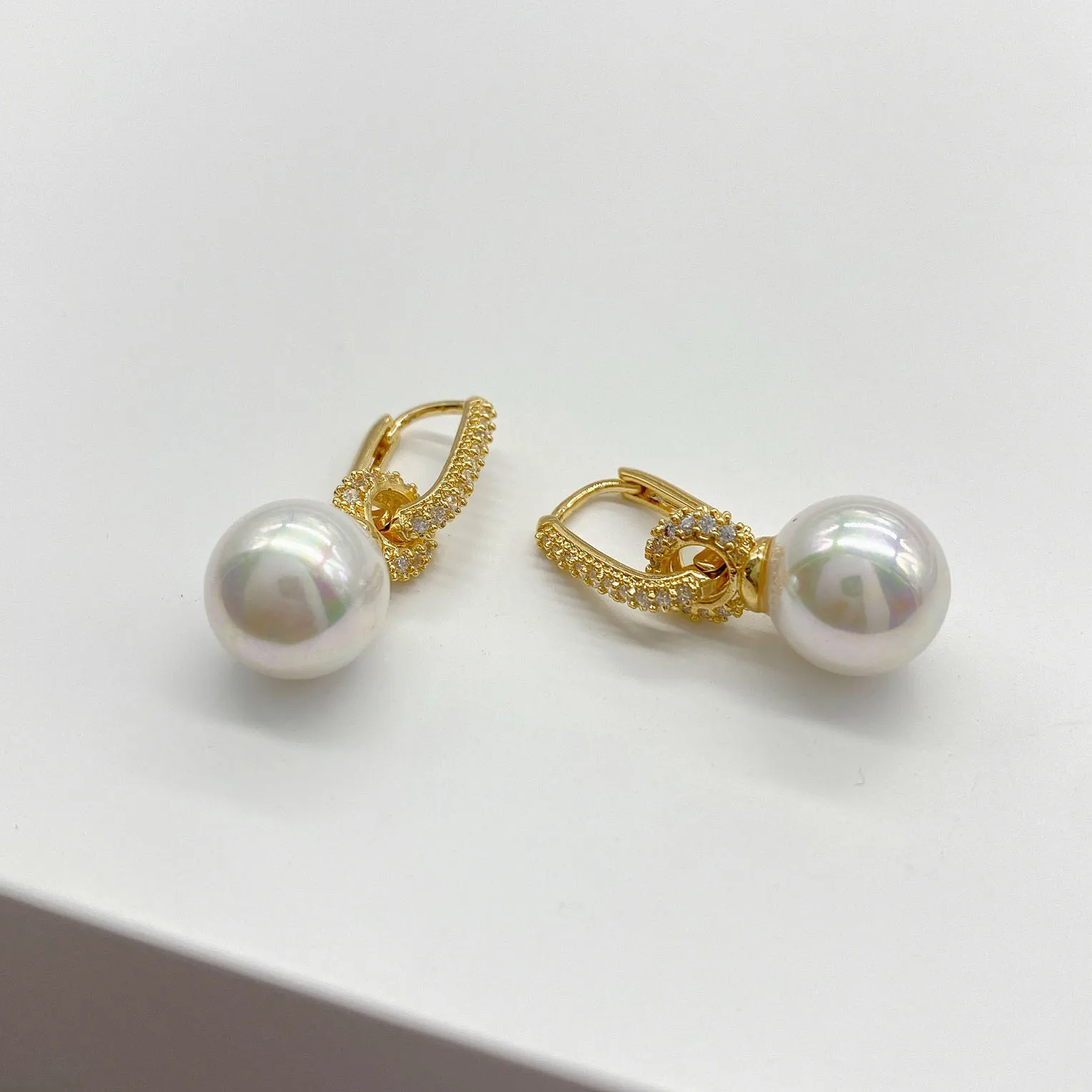 High Quality Zircon Pearl Beads Pendant Gold Drop Earrings For Women Luxury Brand Design Korean Ladies Ear Jewelry Gift
High Quality Zircon Pearl Beads Pendant Gold Drop Earrings For Women Luxury Brand Design Korean Ladies Ear Jewelry Gift