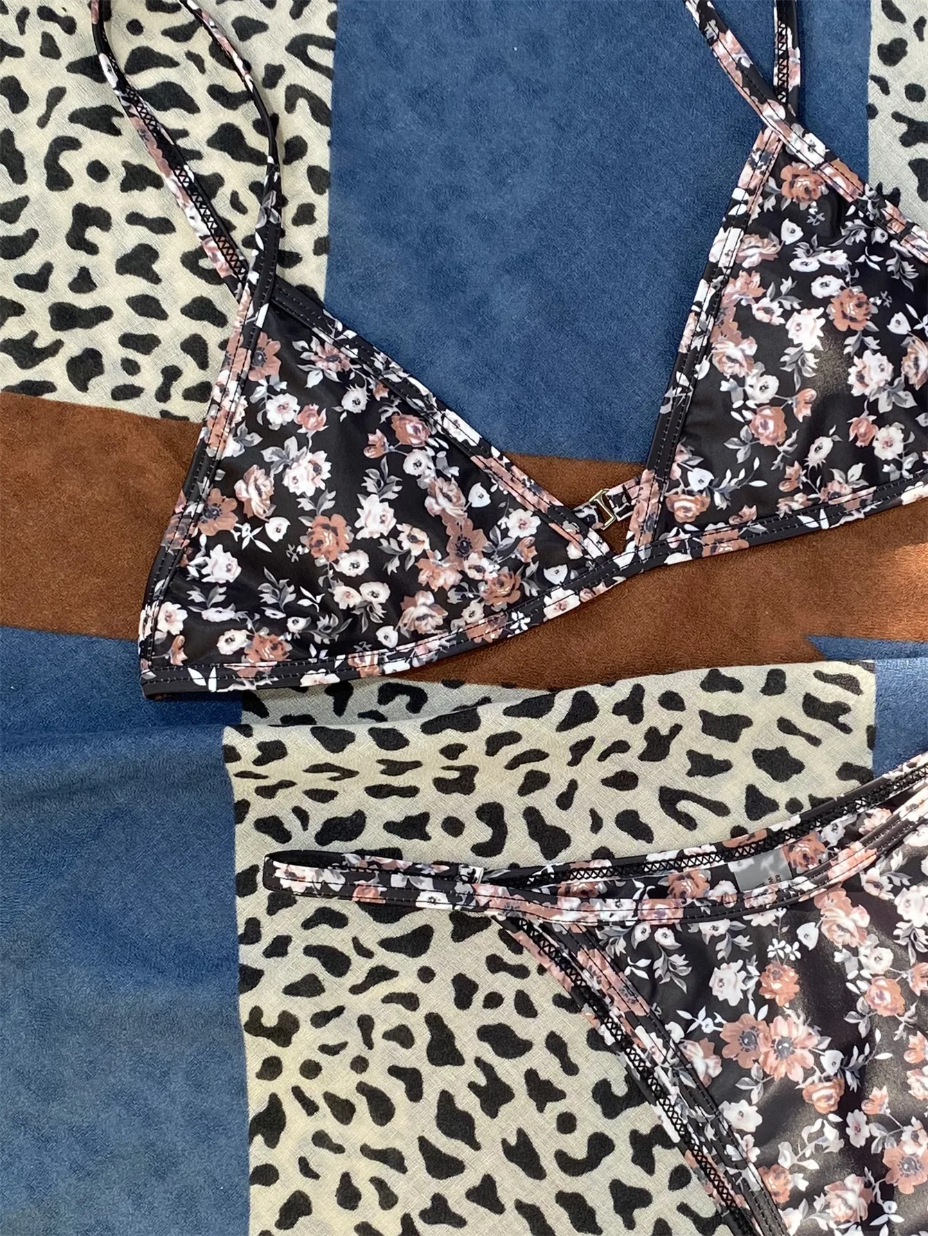 Ladies Split Bikinis 2021 Mujer Push Up Swimwear Low Waist Swimsuit Women Sexy Retro Flowers Print Bikini Set Swim Bathing Suit
Ladies Split Bikinis 2021 Mujer Push Up Swimwear Low Waist Swimsuit Women Sexy Retro Flowers Print Bikini Set Swim Bathing Suit