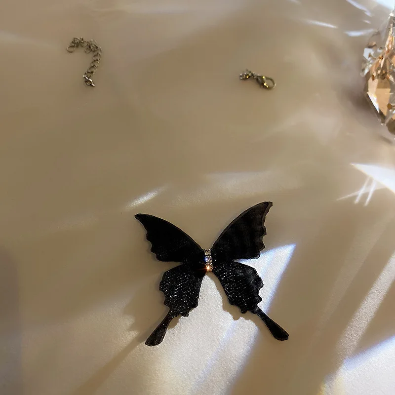 Super sparkle diamond gauze Butterfly Necklace simple short neck chain design feeling net red temperament fashion women's jewelr
Super sparkle diamond gauze Butterfly Necklace simple short neck chain design feeling net red temperament fashion women's jewelr