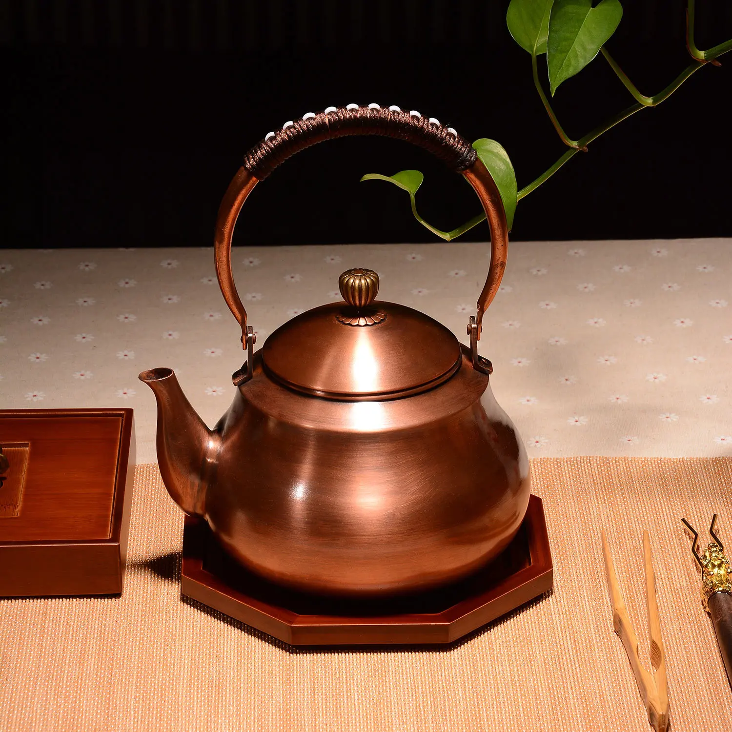 Teapot, copper teapot, kettle, hot water teapot, teapot 1500 ml water, kung fu tea set.
Teapot, copper teapot, kettle, hot water teapot, teapot 1500 ml water, kung fu tea set.