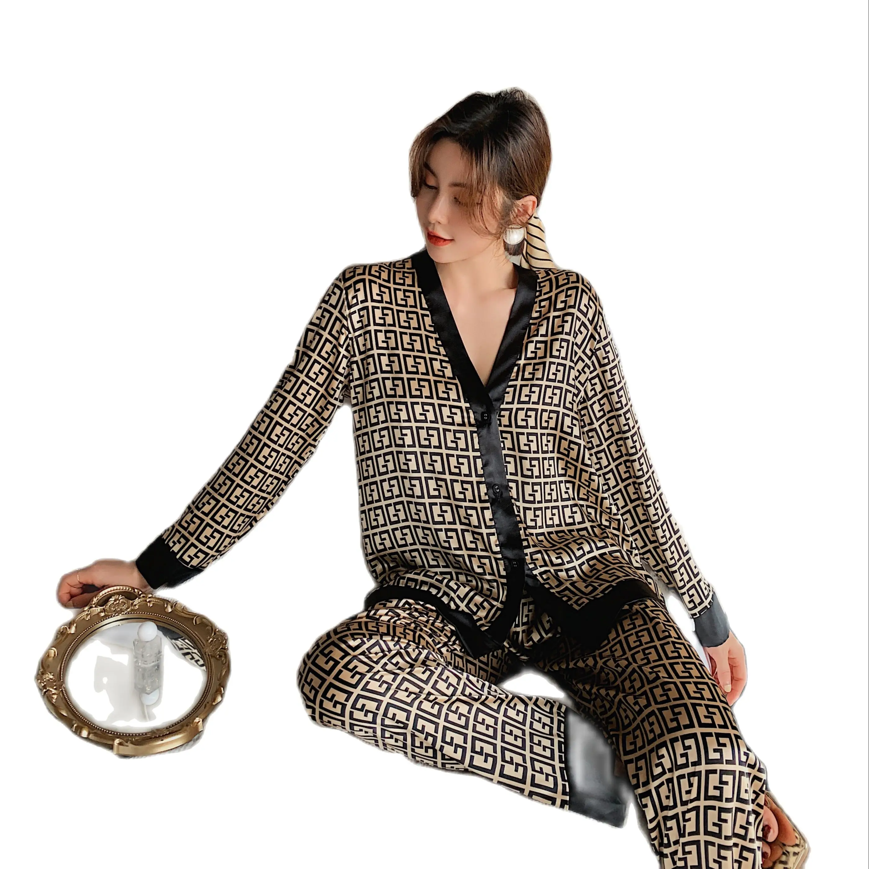 2021 женский пижамный комплект с V-образным вырезом, роскошная Пижама с перекрестными буквами и принтом, шелковая Домашняя одежда, XXL, ночное б...
2021 женский пижамный комплект с V-образным вырезом, роскошная Пижама с перекрестными буквами и принтом, шелковая Домашняя одежда, XXL, ночное б...