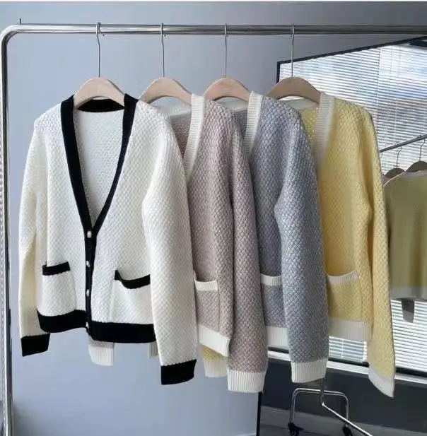 High Quality Runway Design Sweater Women 2021 Autumn Knitted Cardigan Femme V-Neck Single Breasted Cashmere Sweater
High Quality Runway Design Sweater Women 2021 Autumn Knitted Cardigan Femme V-Neck Single Breasted Cashmere Sweater