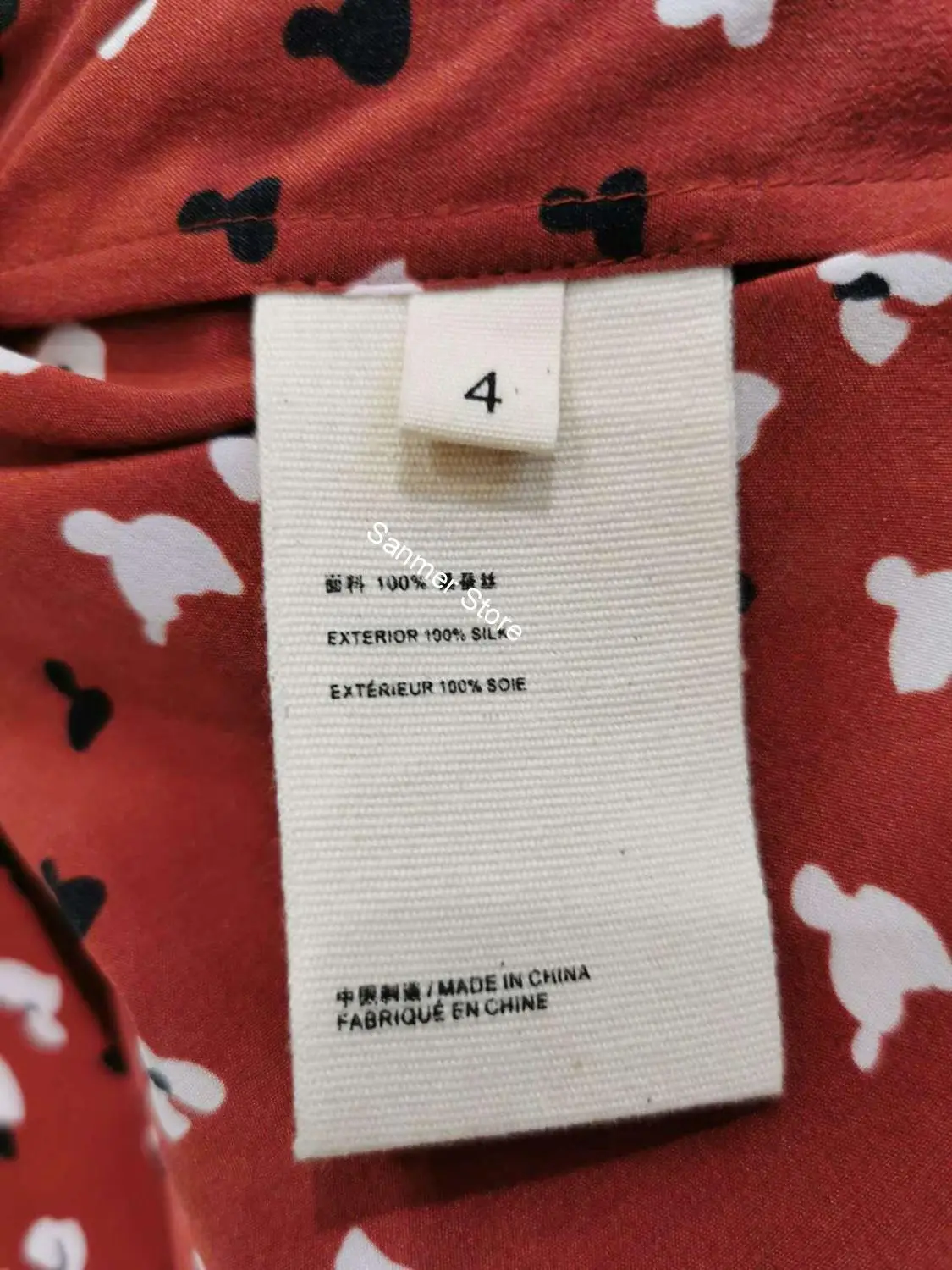 100% Silk Women Short Sleeve Blouse V-neck Red Color Pleated Single Breasted Printing Vintage Shirt and Top Spring Summer
100% Silk Women Short Sleeve Blouse V-neck Red Color Pleated Single Breasted Printing Vintage Shirt and Top Spring Summer