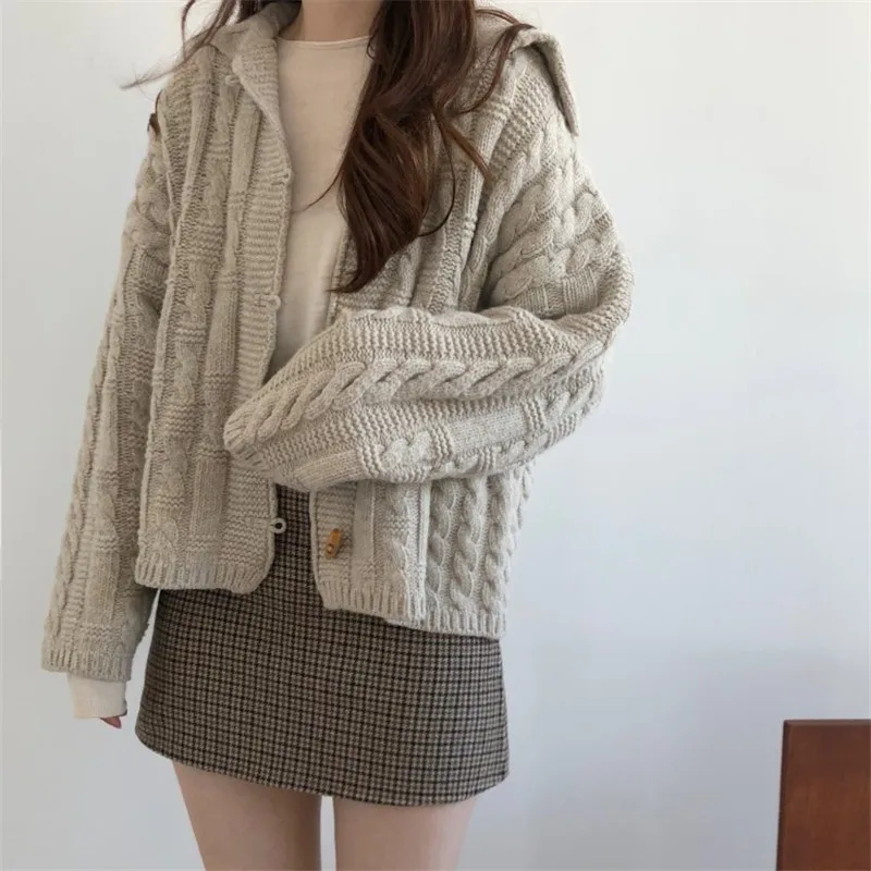 Autumn Single Breasted Woman sweater Long-Sleeved Knitted Sweater Women's Cardigan Loose ageing lapel wild horn buckle Sweaters
Autumn Single Breasted Woman sweater Long-Sleeved Knitted Sweater Women's Cardigan Loose ageing lapel wild horn buckle Sweaters