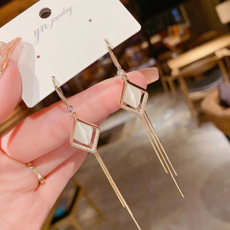 High Quality Micro Inlaid Diamond Opal Fringe 14K Real Gold Stud Earrings for Women Cubic Zircon ZC Earrings
High Quality Micro Inlaid Diamond Opal Fringe 14K Real Gold Stud Earrings for Women Cubic Zircon ZC Earrings