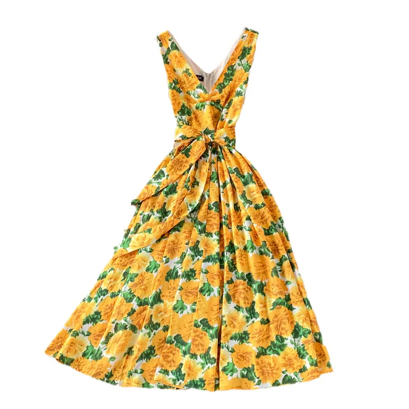 V-neck floral dress female 2021 summer new collect waist temperament show thin brim fairy posed dress
V-neck floral dress female 2021 summer new collect waist temperament show thin brim fairy posed dress