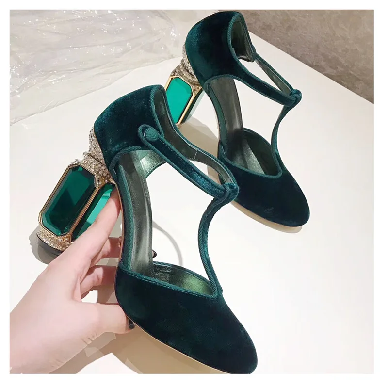 2020 new heel diamond buckle single shoes high end women's shoes with high heels
2020 new heel diamond buckle single shoes high end women's shoes with high heels