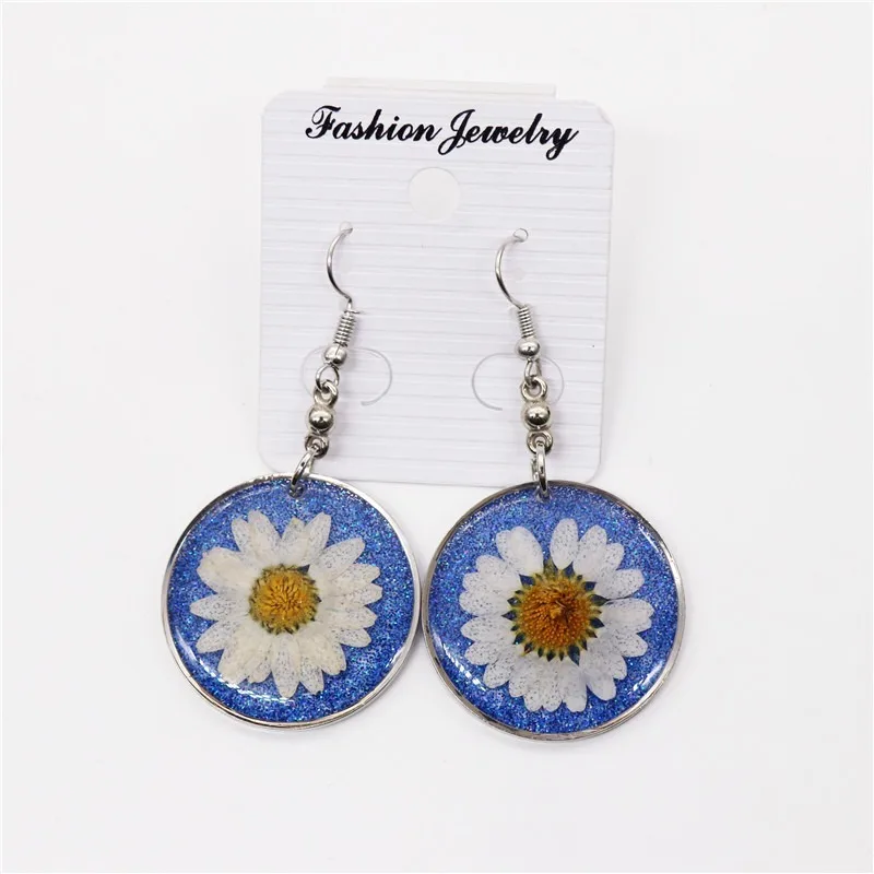 Fashion Transparent Dry Flower Elegant Female Earrings 2020 New Resin Daisy Pendant Earrings Bohemian Geometry Jewelry
Fashion Transparent Dry Flower Elegant Female Earrings 2020 New Resin Daisy Pendant Earrings Bohemian Geometry Jewelry