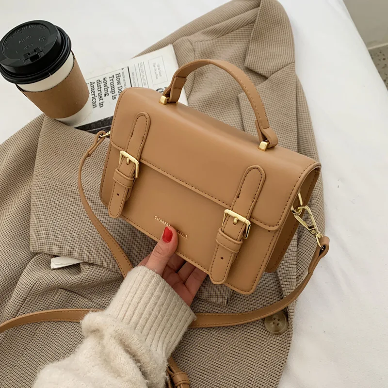 Retro texture handbag female 2021 spring new Korean version of the small square bag wild messenger mobile phone bag tide
Retro texture handbag female 2021 spring new Korean version of the small square bag wild messenger mobile phone bag tide
