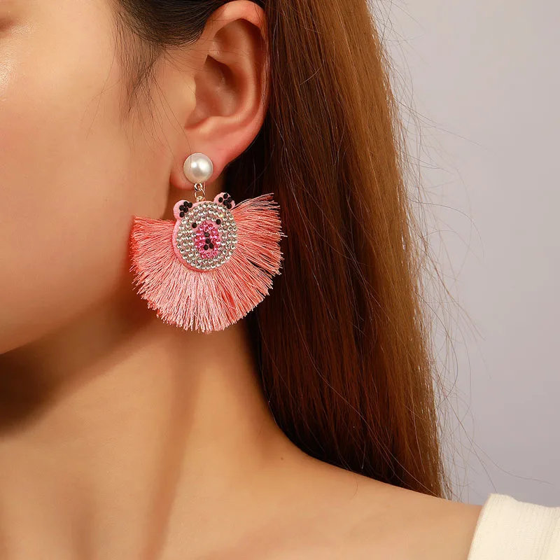 2021 European and American New Trendy Retro Geometric Exaggerated Metal Earrings Bohemian Pearl Fan-shaped Tassel Earrings
2021 European and American New Trendy Retro Geometric Exaggerated Metal Earrings Bohemian Pearl Fan-shaped Tassel Earrings