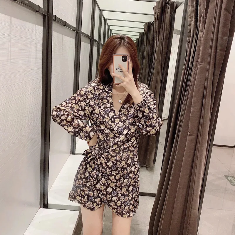 Za 2020 Fall Vintage Floral Print Short Jumpsuit Mini Dress Fashion V Neck Long Sleeve Bandage Dress Women Elegant Jumpsuits 
Za 2020 Fall Vintage Floral Print Short Jumpsuit Mini Dress Fashion V Neck Long Sleeve Bandage Dress Women Elegant Jumpsuits
