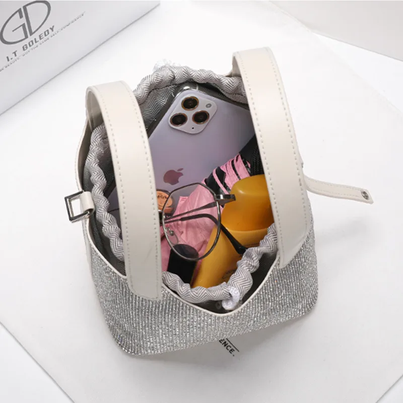 Luxury Designer 2021 New Fashion Ladies High-quality Leather Diamond-studded Chain Bucket Bag All-match Cross Body Shoulder Bag
Luxury Designer 2021 New Fashion Ladies High-quality Leather Diamond-studded Chain Bucket Bag All-match Cross Body Shoulder Bag