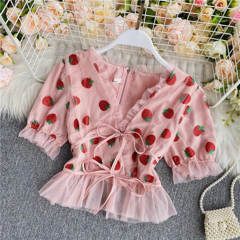 2021 Summer Women Fashion Lace Mesh Patchwork Short Sleeve V-Neck Strawberry Bandage Blouse Casual Slim Shirts Tops Streetwear
2021 Summer Women Fashion Lace Mesh Patchwork Short Sleeve V-Neck Strawberry Bandage Blouse Casual Slim Shirts Tops Streetwear
