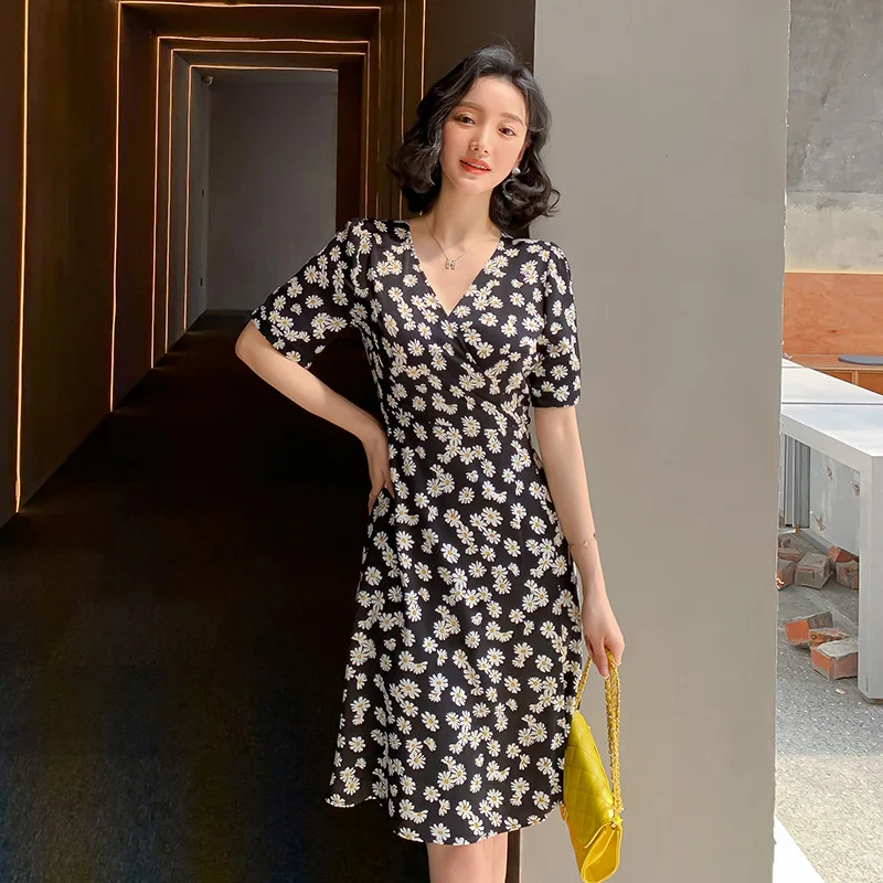 GOOHOJIO Summer Beach Dress Women Vintage Boho short sleeves Dress Knee-Length Casual V-Neck Daisy Floral Party Dress Robe Femme
GOOHOJIO Summer Beach Dress Women Vintage Boho short sleeves Dress Knee-Length Casual V-Neck Daisy Floral Party Dress Robe Femme