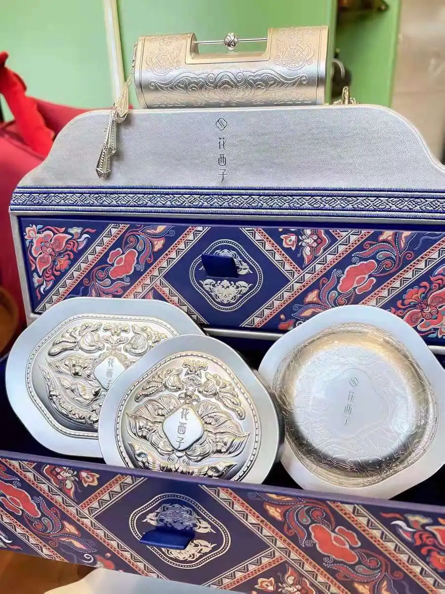 Набор для макияжа Florasis, косметическая коробка, натуральные тени для век Miao, помада, Тональная основа, брови, карандашная кисть, косметика, ор...
Набор для макияжа Florasis, косметическая коробка, натуральные тени для век Miao, помада, Тональная основа, брови, карандашная кисть, косметика, ор...