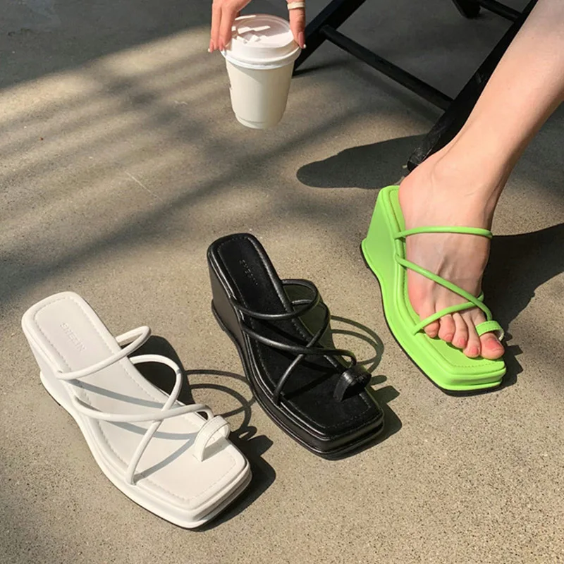 2021 New Summer Women Slipper Summer Outdoor Narrow Band Sandal Shoes Ladies High Wedges Heel Female Slides Flip Flop Mujer
2021 New Summer Women Slipper Summer Outdoor Narrow Band Sandal Shoes Ladies High Wedges Heel Female Slides Flip Flop Mujer
