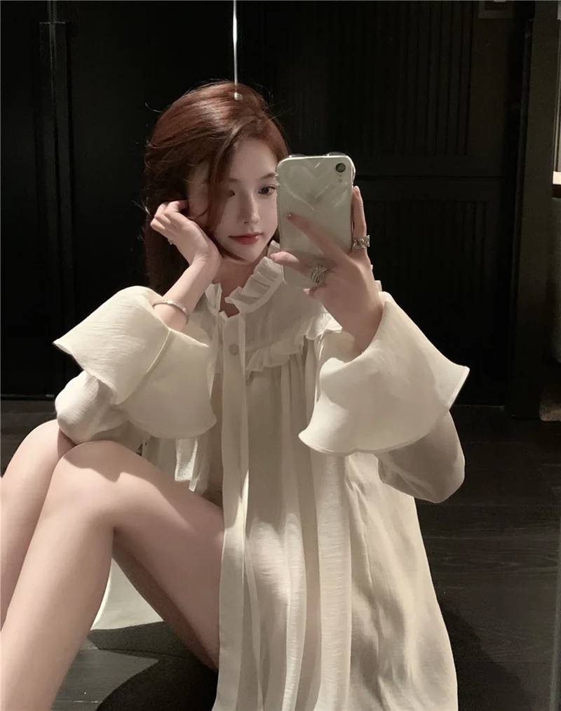 Apricot Shirt Women's Doll Collar Wooden Ear Loose Mid-length Long Sleeve Coat Early Autumn French Style Anti-aging Elegant Top
Apricot Shirt Women's Doll Collar Wooden Ear Loose Mid-length Long Sleeve Coat Early Autumn French Style Anti-aging Elegant Top