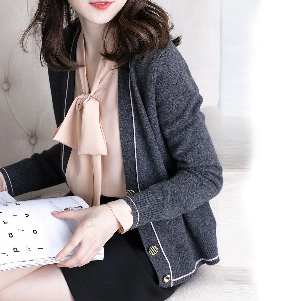 Women 2020 Spring Autumn Cardigan Short Single Breasted Long Sleeve Fashion Sweaters Female Chic V-Neck Casual Knitted Tops
Women 2020 Spring Autumn Cardigan Short Single Breasted Long Sleeve Fashion Sweaters Female Chic V-Neck Casual Knitted Tops