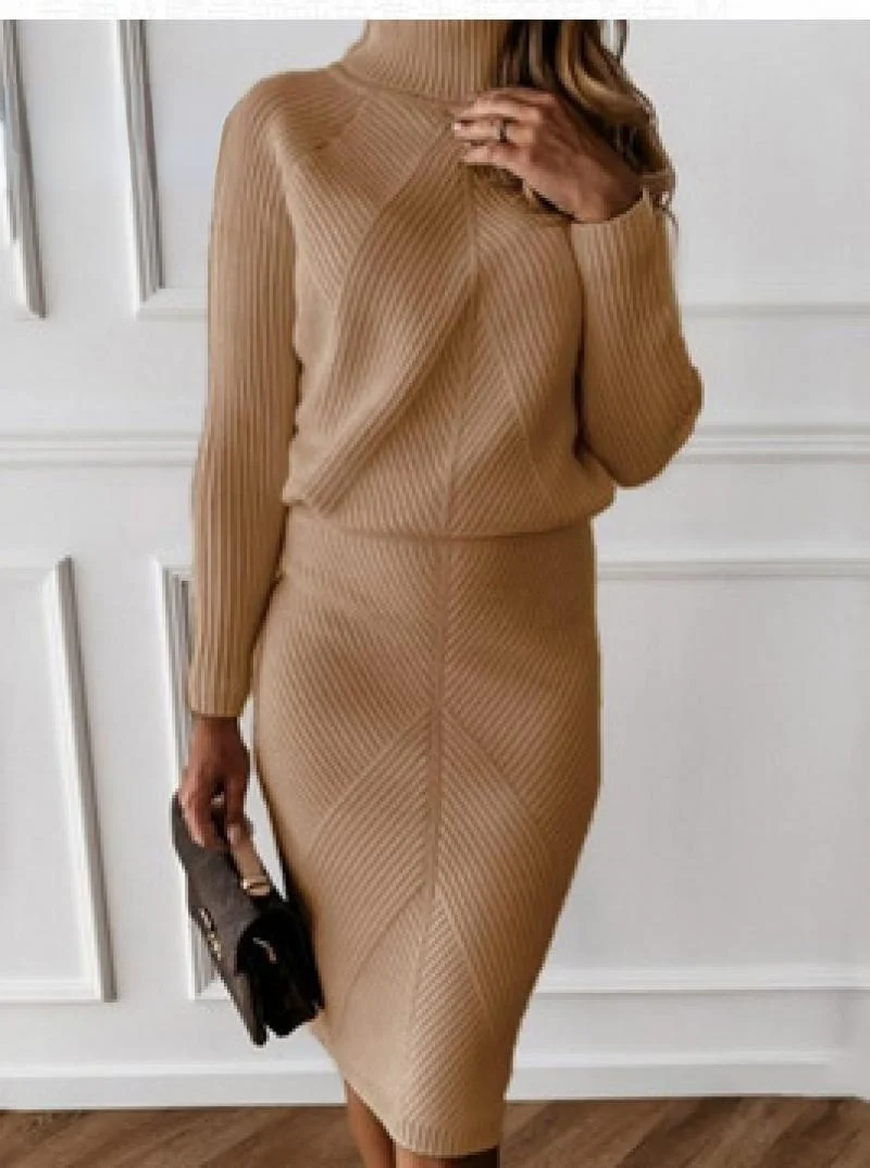 Sweater knitted suit high neck pit strip long sleeve Korean sweater high waist skirt women's two-piece suit in autumn and winter
Sweater knitted suit high neck pit strip long sleeve Korean sweater high waist skirt women's two-piece suit in autumn and winter