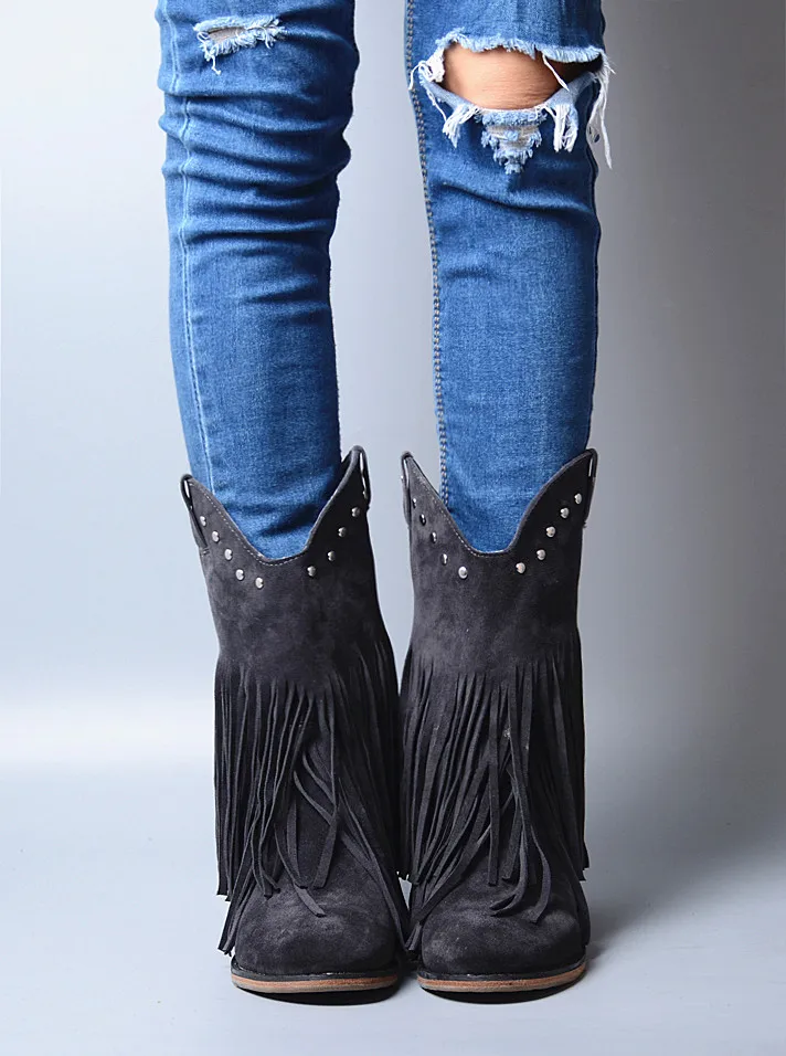 cowhide leather tassel boots Handmade shoes frosted thick-heeled rivets pedal casual round toe fringed mid-tube boots
cowhide leather tassel boots Handmade shoes frosted thick-heeled rivets pedal casual round toe fringed mid-tube boots