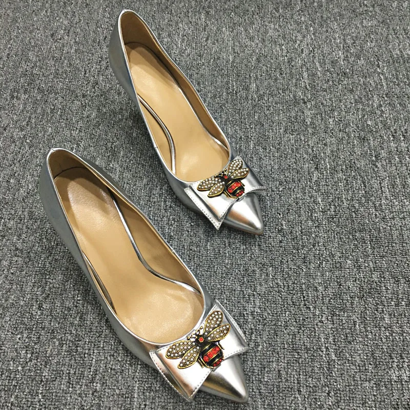 Beautiful Bee Thin High Heels Women Pumps 8.5CM Low Heel Shoes Butterfly Woman Wedding Party Shoes
Beautiful Bee Thin High Heels Women Pumps 8.5CM Low Heel Shoes Butterfly Woman Wedding Party Shoes