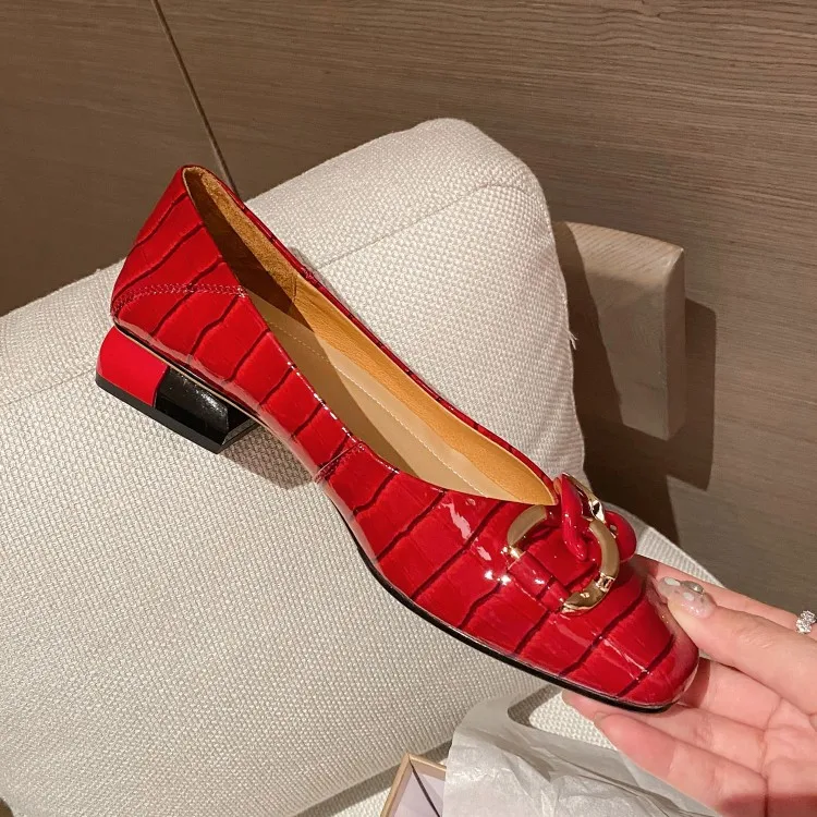 MLJUESE 2021 Women Pumps Soft Cow leather Autumn Spring Metal Decoration Checkered Wine red Square toe female High heels pumps
MLJUESE 2021 Women Pumps Soft Cow leather Autumn Spring Metal Decoration Checkered Wine red Square toe female High heels pumps