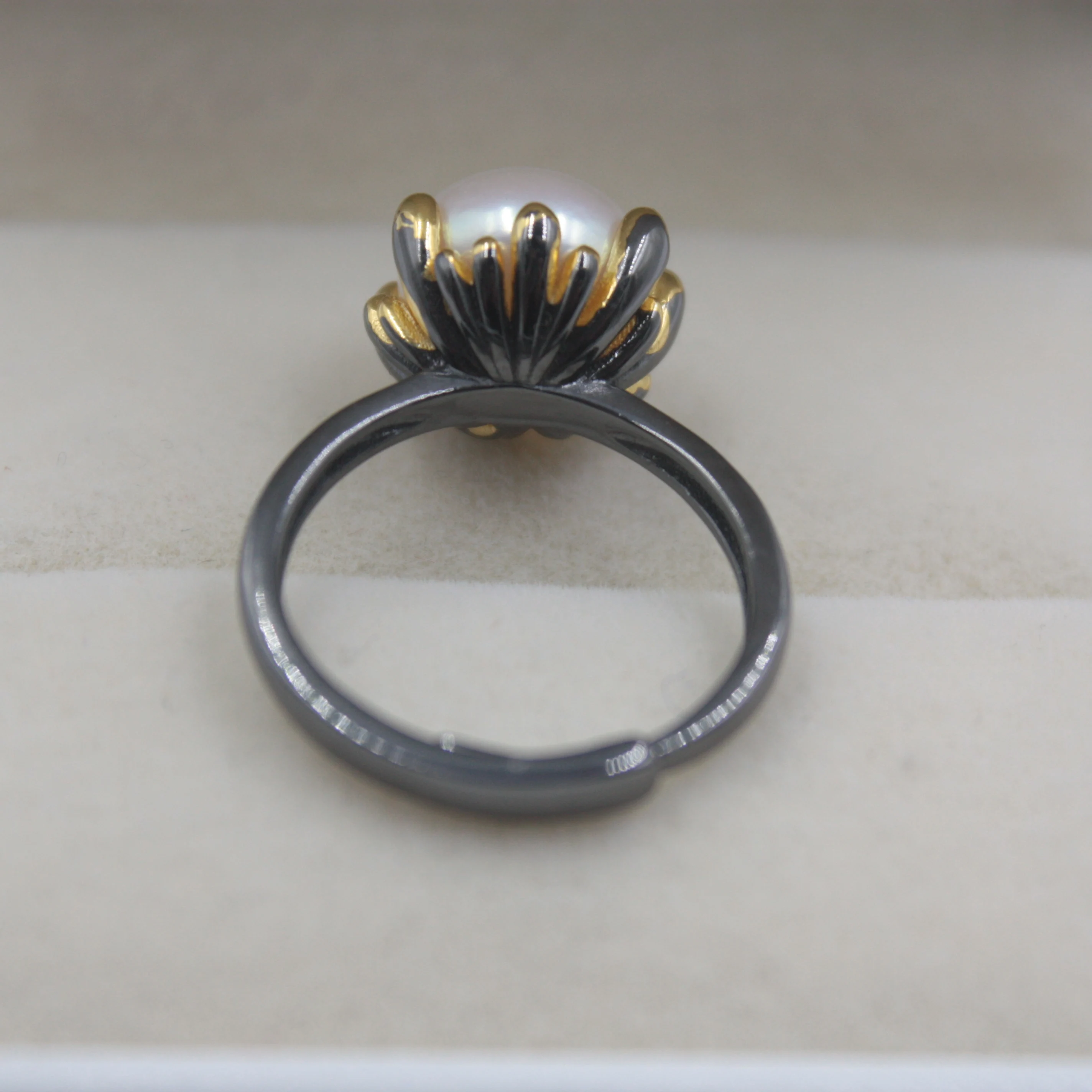 Real S925 Silver Ring Natural Freshwater Pearl For Women Round 9-10mm Ring Size US 6-9 New Gift Female's Retro Silver Ring
Real S925 Silver Ring Natural Freshwater Pearl For Women Round 9-10mm Ring Size US 6-9 New Gift Female's Retro Silver Ring