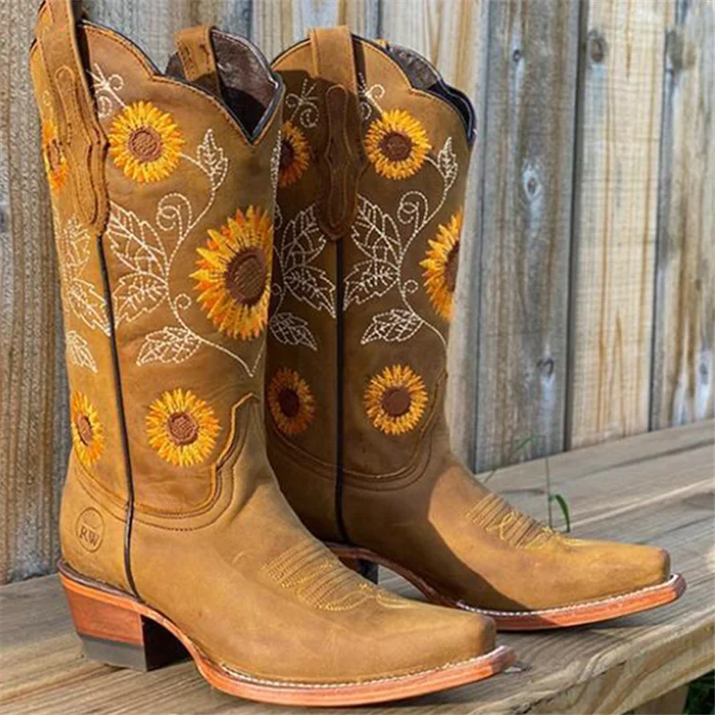 New high-quality fashion Martin boots thick heel embroidered women's boots mid-tube boots large size foreign trade models
New high-quality fashion Martin boots thick heel embroidered women's boots mid-tube boots large size foreign trade models