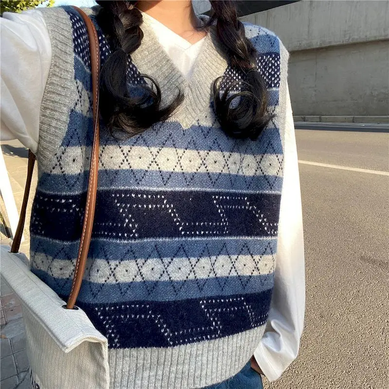 2021 Autumn And Winter Women Knit Vest Korean JK Version Casual All-match Loose Waistcoat Salt Girl Diamond V-Neck Preppy Style
2021 Autumn And Winter Women Knit Vest Korean JK Version Casual All-match Loose Waistcoat Salt Girl Diamond V-Neck Preppy Style