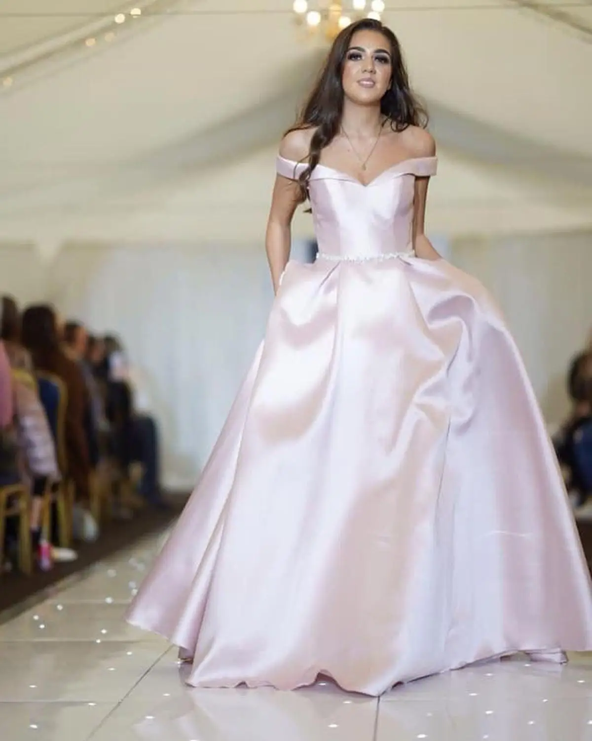Light Pink Long Satin Prom Dresses 2020 Sleeveless Off Shoulder Beaded Sash Formal Evening Party Ball Gown Robe De Soiree
Light Pink Long Satin Prom Dresses 2020 Sleeveless Off Shoulder Beaded Sash Formal Evening Party Ball Gown Robe De Soiree