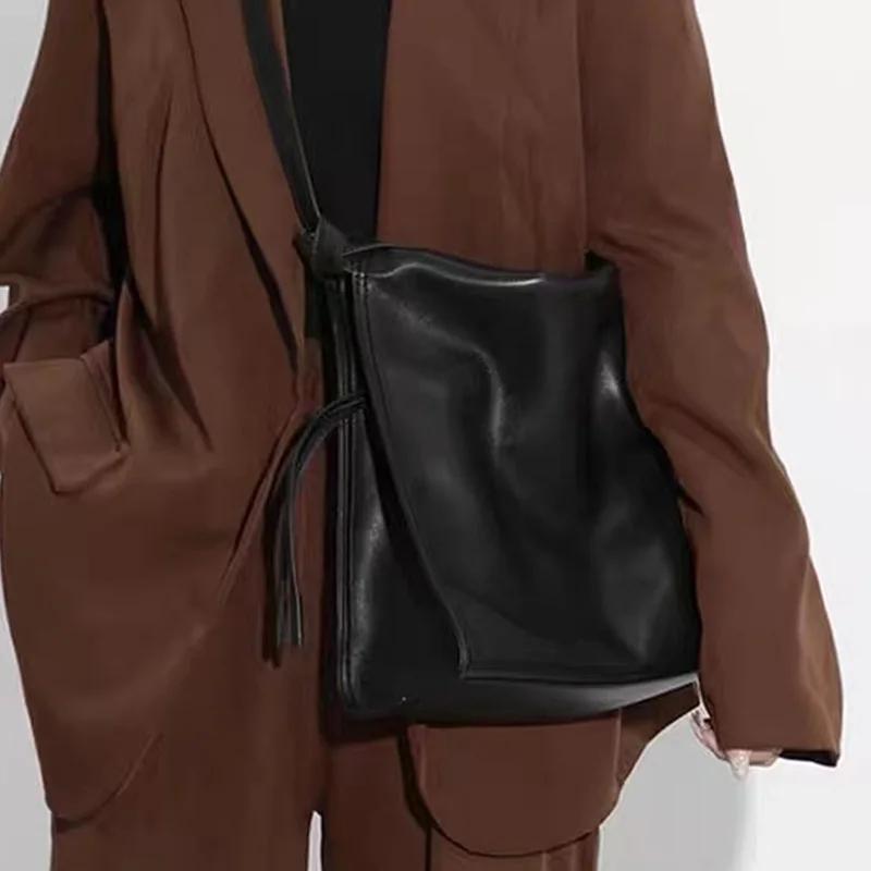 2022 Designer Brand Large Crossbody Shoulder Bag for Women High Capacity Tote Bag Luxury Soft Pu Leather Lady Handbags and Purse
2022 Designer Brand Large Crossbody Shoulder Bag for Women High Capacity Tote Bag Luxury Soft Pu Leather Lady Handbags and Purse