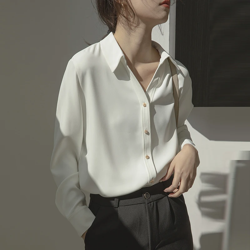 

2021 Autumn And Winter New V-Neck French Versatile White Shirt Women's Long Sleeve Overlay With Metal Buckle Inside Elegant Top