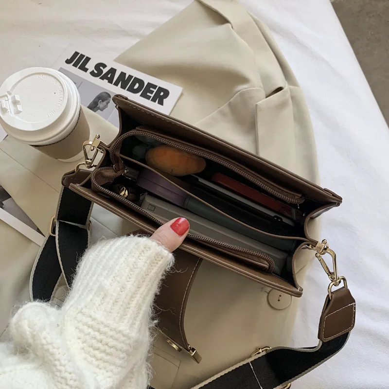 Elegan Plaid Wide Shoulder Strap Women Bag Luxury Leather Quilted Crossbody Bags Lady Beige Small Diamond Lattice Clutch Handbag
Elegan Plaid Wide Shoulder Strap Women Bag Luxury Leather Quilted Crossbody Bags Lady Beige Small Diamond Lattice Clutch Handbag