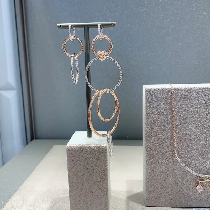 SWA 1:1 Simple Asymmetric Circle Long Earrings Women Fashion
SWA 1:1 Simple Asymmetric Circle Long Earrings Women Fashion