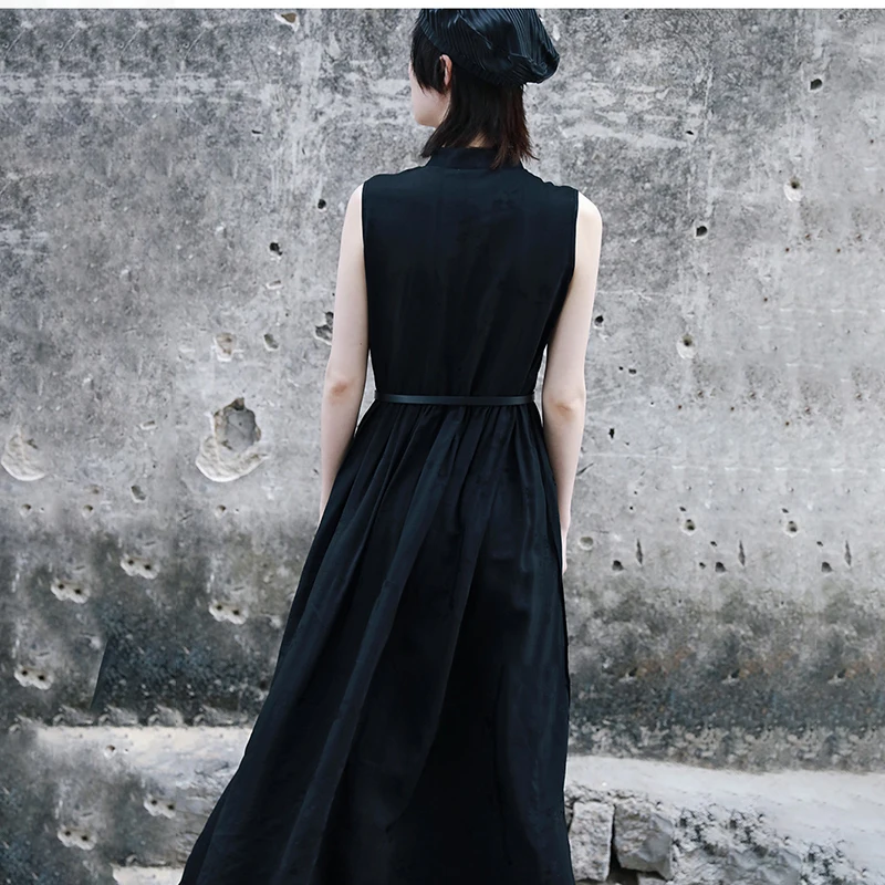 IEQJ Women Black Vintage Cheongsam Small Stand-up Collar Sleeveless Slanted Placket Dress New Loose Fashion Summer 2021 3F0295
IEQJ Women Black Vintage Cheongsam Small Stand-up Collar Sleeveless Slanted Placket Dress New Loose Fashion Summer 2021 3F0295