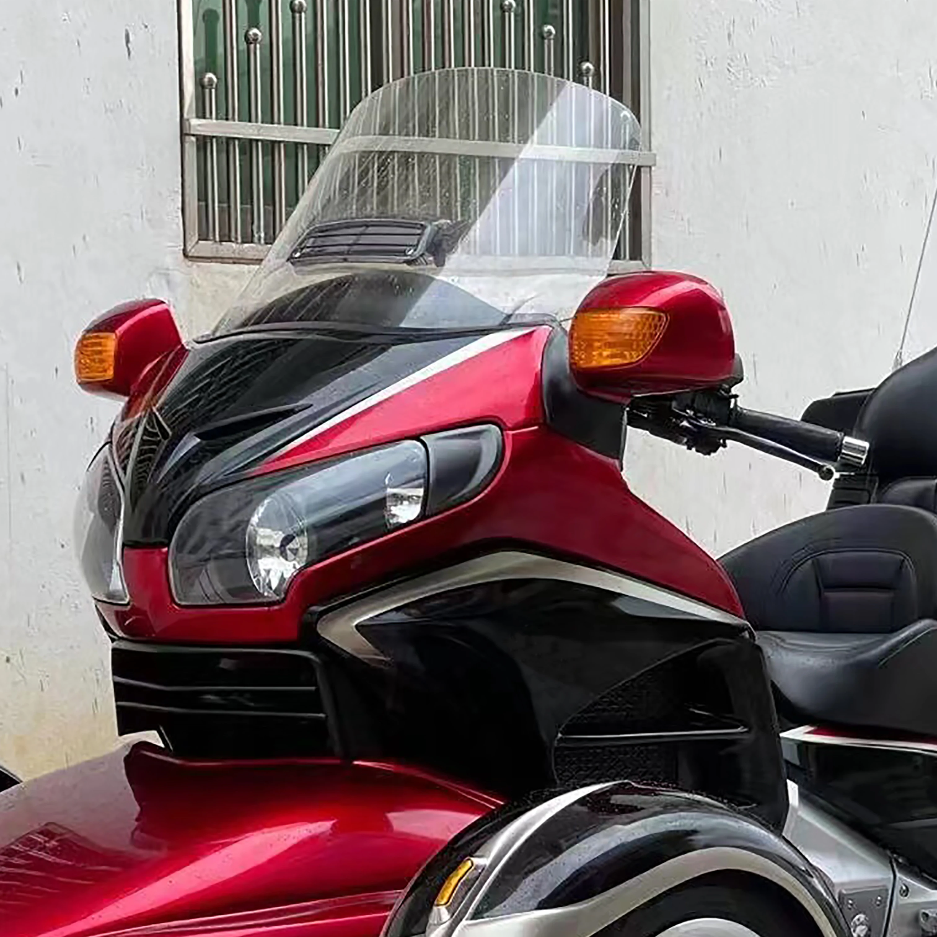 Spoiler Deflector Hardened and anti-fog Windshield Baffle For HONDA Gold Wing GL1800 2001-2017 With Vents
Spoiler Deflector Hardened and anti-fog Windshield Baffle For HONDA Gold Wing GL1800 2001-2017 With Vents