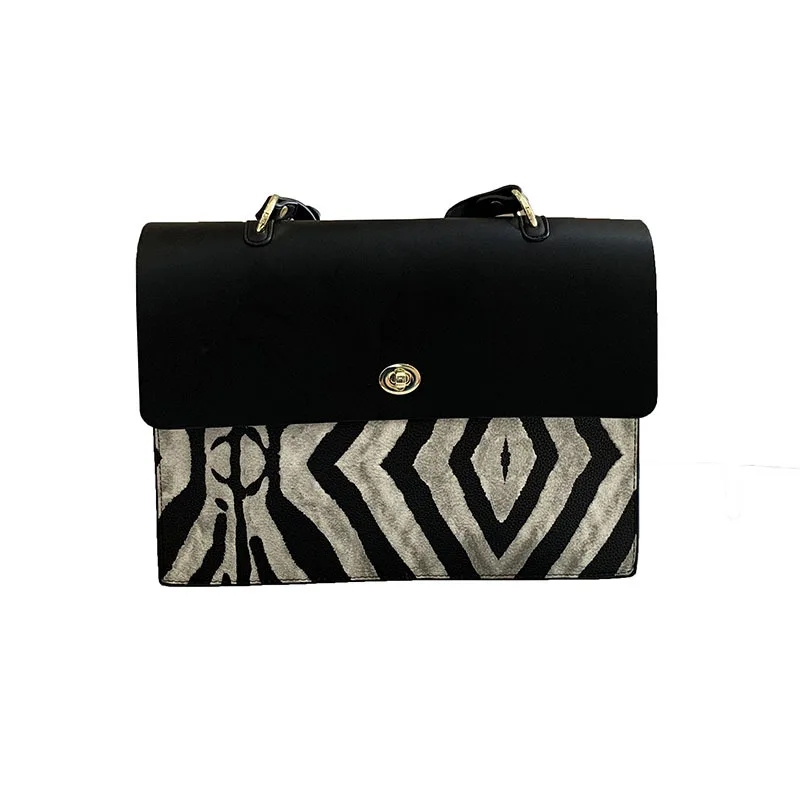 women's bag 2020 new fashion one shoulder Crossbody simple large capacity women's atmospheric soft leather French underarm bag
women's bag 2020 new fashion one shoulder Crossbody simple large capacity women's atmospheric soft leather French underarm bag